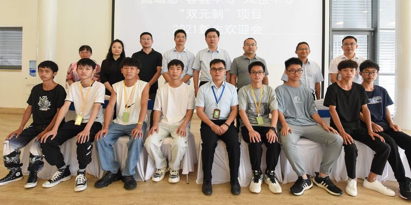 Gruppenfoto von jungen asiatischen Personen