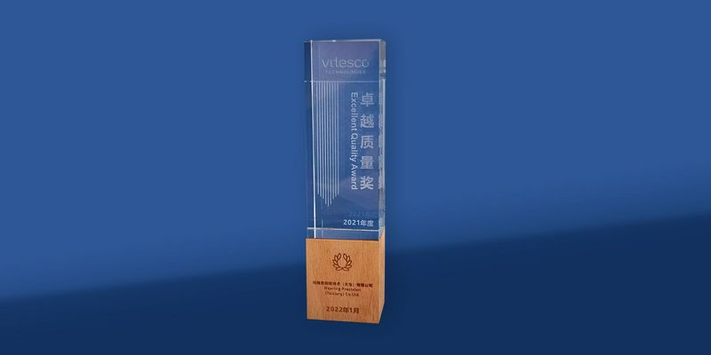 Award aus glas und Holz "Excellent Quality Award 2021"